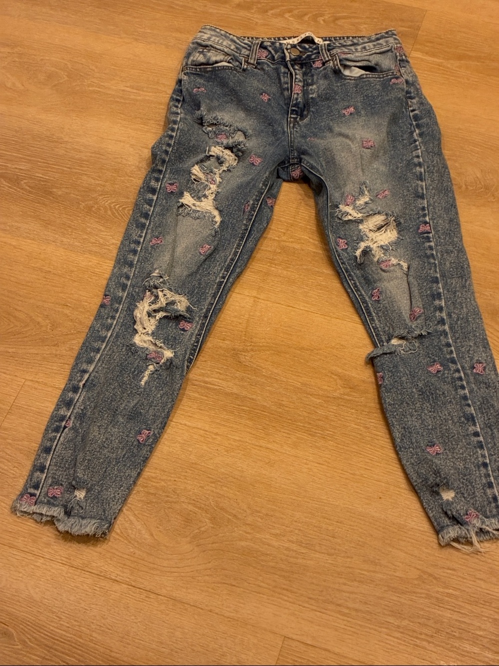 Juniors Distressed Jeans Pink Butterflies Embroidered with rips and Fraying Sz 3